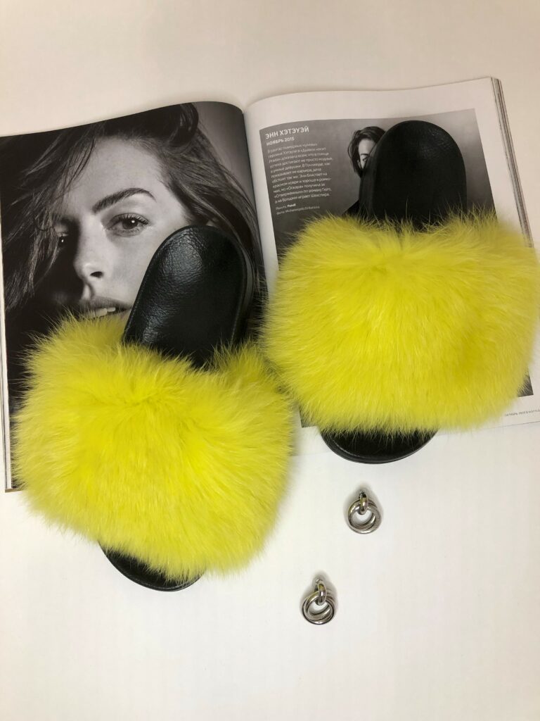 Желтые тапочки из песца уличные - Myslippers