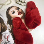 Таочки алые из овчины